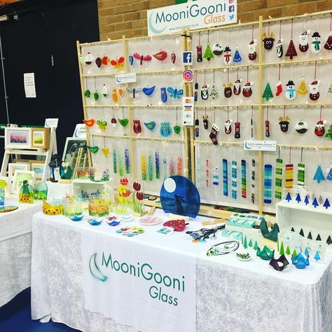 MooniGooni Glass on Instagram: “All set up and ready to go at Littledown Christmas Market in Bournemouth... ☺️ #etsyhandmade #handmadeindorset #dorsethandmade #fusedglass…” Stained Glass Display, Stained Glass Craft, Craft Fair Booth Display, Craft Show Booths, Fair Booth, Craft Fairs Booth, Fused Glass Artwork, Glass Craft, Tabletop Display