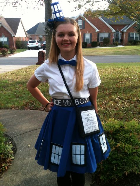 Dr Who TARDIS costume. Made with a blue circle skirt, the windows are white felt with black  ribbon, and just tacked on for easy removal. I found the cool fabric at Spoon flower for the belt and the purse. My awesome sister made the headband out of a painted clear cup.  You can't tell from the photo but I had little LED battery lights that I put in the cup. Doctor Who Costume, Tardis Costume, Tardis Cosplay, Who Costume, Tardis Dress, Doctor Who Outfits, Doctor Who Party, Doctor Who Cosplay, Doctor Who Costumes