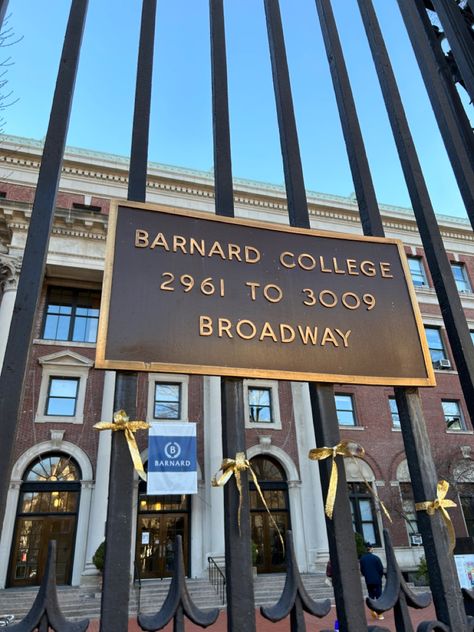 Barnard College Dorm, Barnard College Aesthetic, Barnard Aesthetic, University Inspiration, Nyc Streets, Barnard College, College Acceptance, College Motivation, Nyc Summer