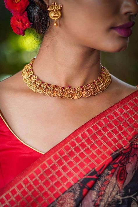 Gold Plated Lakshmi Coin Necklace ~ South India Jewels Salwar Ideas, Lakshmi Temple, Temple Necklace, Bridal Jewellery Set, Diamond Pendent, Necklaces Set, Gold Chain Design, Trending Necklaces, Black Beaded Jewelry