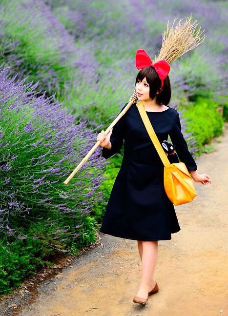 Kiki's Delivery Service | Kiki Studio Ghibli Cosplay Diy, Kiki Costume, Kiki's Delivery Service Cosplay, Kiki Cosplay, Ghibli Cosplay, Ghibli Kiki, Hallowen Costume, Awesome Cosplay, Kiki Delivery