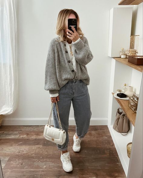 Unisex Winter Outfits, Winter Outfits Mom Casual, Amsterdam Winter Style, Scandinavian Mom Style, Street Style Work Outfit, Fashion 2025 Trends Women, Skater Style Aesthetic, Best Outfits For Women, Women Athleisure