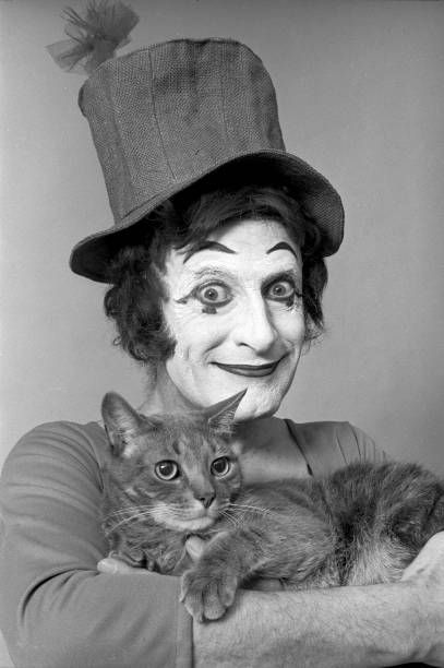 Marcel Marceau, Art Of Silence, Celebrities With Cats, Pierrot Clown, Photos Of Celebrities, Anthony Perkins, Michael Landon, Procreate Ipad Art, Send In The Clowns