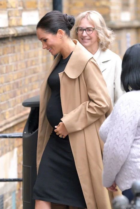 Meghan Markle dresses her bump in the most stunning maternity outfits - pictures - Photo 13 Meghan Markle Maternity Style, Baby Bump Style Summer, Bump Style Summer, Meghan Markle Maternity, Hatch Maternity, Baby Bump Style, Stylish Maternity Outfits, Pregnancy Looks, Bump Style