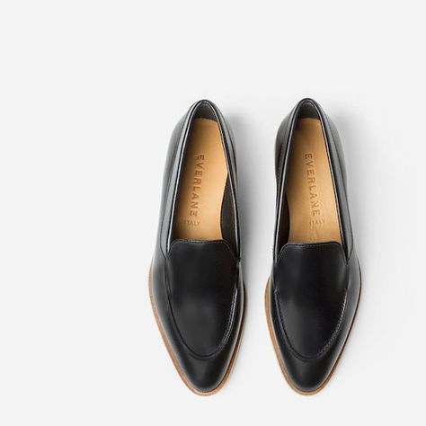 Everlane Loafer 2 Look Working Girl, Daily Shoes, Street Style Shoes, Black Leather Shoes, Mode Inspo, Vans Authentic, Flat Sneakers, Shoe Obsession, Angelina Jolie