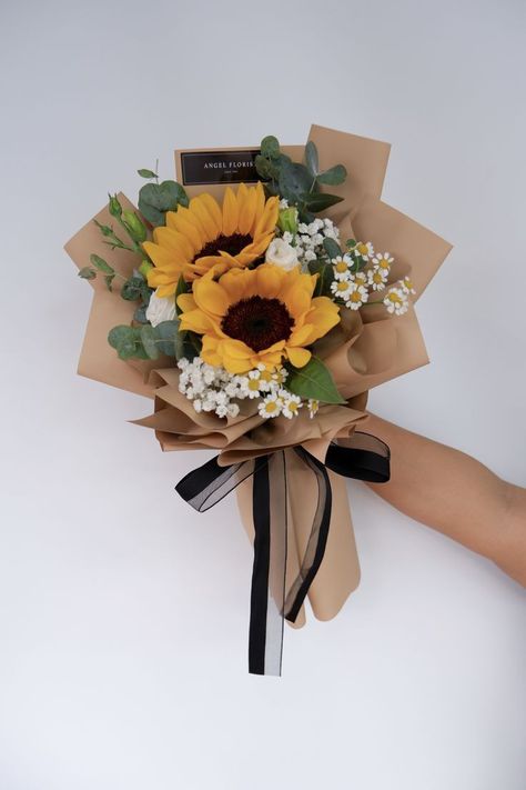 Single Flower Bouquet, Graduation Flowers, Diy Bouquet Wrap, Luxury Flower Bouquets, Flower Bouquet Diy, Boquette Flowers, Flower Gift Ideas, Flower Arrangements Simple, Sunflower Bouquets