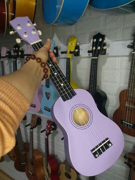 Aesthetic Instruments, Telegram Chat Theme, Ukulele Art, Pink Guitar, Creative Iphone Case, Creative School Project Ideas, Music Studio Room, Purple Vibe, Ukulele Songs