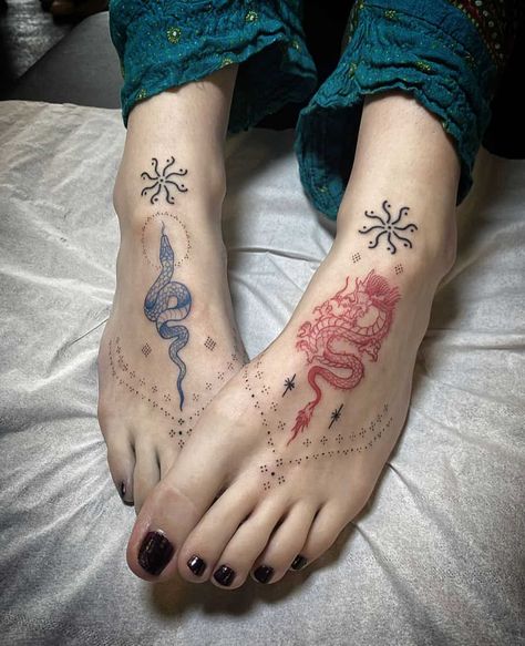 Blue Ink Tattoos, Tattoos Infinity, Tattoos Mandala, Foot Tattoos For Women, Forearm Tattoo Design, Muster Tattoos, 4 Tattoo, Tattoos Geometric, Red Ink Tattoos