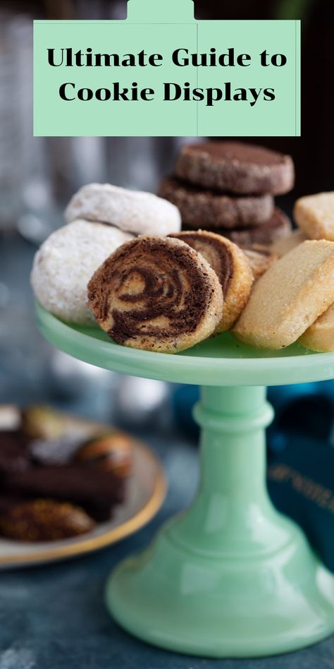 Cookie Tray Display Ideas Birthday, Cookie Contest Display Ideas, Cookie Bar Set Up, Cookie Centerpieces, Cookie Arrangement Ideas, How To Display Cookies At A Wedding, Party Cookie Display, Tiered Cookie Display, Cookies Display Ideas Trays