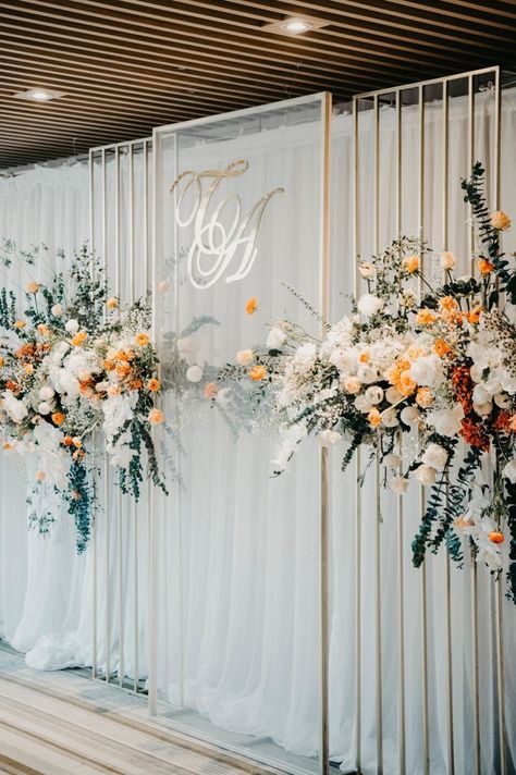 modern floral decor and wedding backdrop #weddingbackdrop #modernweddingbackdrop #monogrammedweddingbackdrop #weddingceremonyideas Modern Floral Decor, Beachfront Wedding, Photowall Ideas, Wedding Stage Backdrop, Rustic Wedding Decorations, Wedding Background Decoration, Wedding Stage Design, Wedding Backdrop Design, Wedding Backdrop Decorations