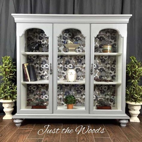 Repurpose the top of a china cabinet by adding feet and turn it into a modern chic curio cabinet. With a fabric decoupage back this painted furniture makeover is a DIY project for everyone Hutch Top Repurposed, Curio Cabinet Makeover, White China Cabinet, Smart Tiles, Modern Bookshelf, Furniture Rehab, Cabinet Makeover, Curio Cabinet, White China