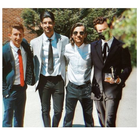 Louis Tomlinson Manip, Harry Styles Louis Tomlinson, School Friend, Louis And Harry, Larry Stylinson, Friend Wedding, Louis Tomlinson, Harry Styles, Suit Jacket