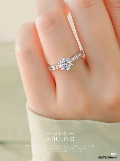 Small Rings Engagement, Simplistic Jewelry, Gold Rings Online, Simple Diamond Ring, Couple Ring Design, Pretty Engagement Rings, Gold Bracelet Simple, Engagement Rings Couple, Pretty Jewelry Necklaces