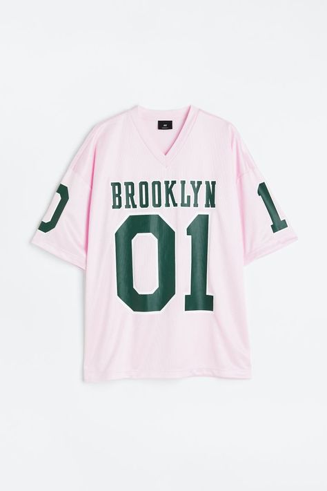 H&m Oversized Fit Printed Mesh T-shirt | Connecticut Post Mall Jersey Pink, 2000 Fashion, Mesh T Shirt, Graphic Tee Design, Oversized T Shirt, Preppy Outfits, Dream Clothes, Printed Design, Oversized Tshirt