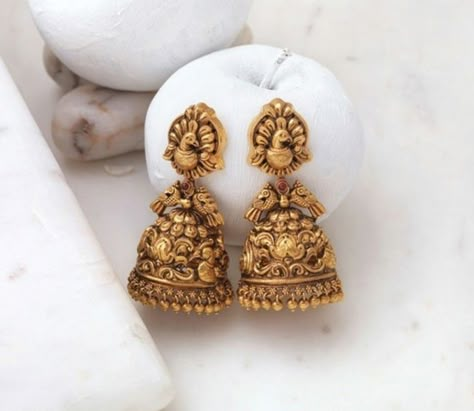 Golden Jhumka, Beautiful Gold Earrings, Festival Jewellery, Small Earrings Gold, Temple Jewellery Earrings, Gold Jhumka, Jhumka Designs, Indian Bridal Jewelry, Antique Gold Earrings