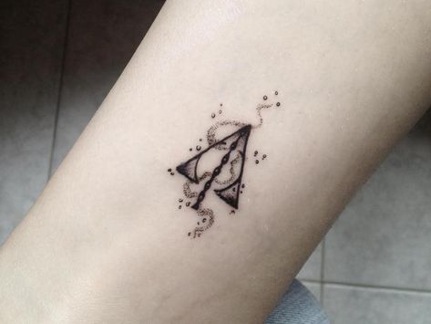 Harry Potter Dream Catcher Tattoo, Small Harry Potter Tattoo Ideas, Subtle Harry Potter Tattoo, Tiny Harry Potter Tattoos, Harry Tattoos, Science Tattoos, Hp Tattoo, Small Matching Tattoos, Harry Styles Tattoos