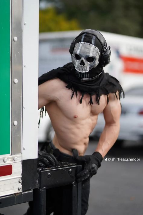 Ghost Cod, Mask Guy, Call Of Duty World, Hot Army Men, Men Abs, Call Off Duty, Snk Cosplay, Call Of Duty Ghosts, Skull Mask