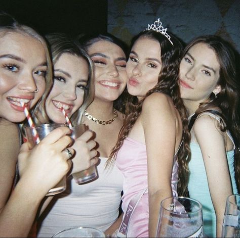 Sweet 16 Sleepover, Friends Breakfast, Aesthetic Besties, Pink Flowers Aesthetic, Question Games, Drunk Friends, Abc Party, Digital Pics, Cute Birthday Ideas