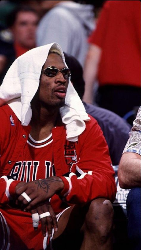 Denis Rodman, Michael Jordan Pictures, Basketball Background, Hip Hop Poster, Basketball Photography, Nba Wallpapers, Basketball Wallpaper, Sports Aesthetic, Nba Pictures