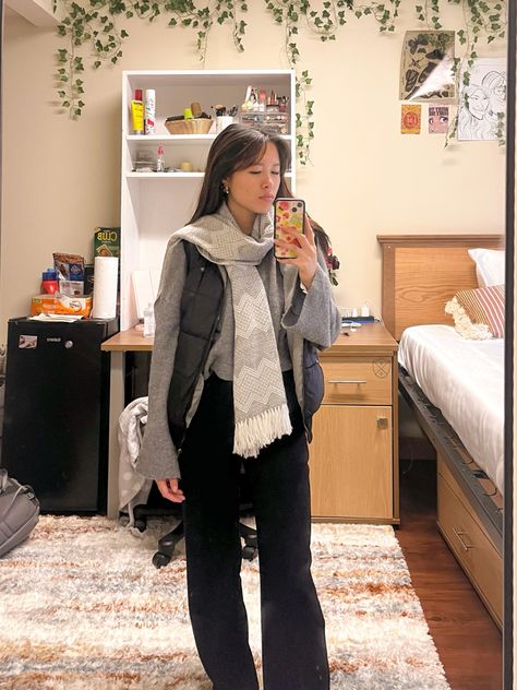 Scarf Vest Outfit, Vest And Scarf Outfit, Grey Puffer Vest Outfit, Over Sized Puffer Vest, Grey Scarf Outfit Winter, Style White Puffer Vest, Grey Scarf Outfit, Grey Sweater Vest Outfit, Puffer Vest Sweatshirt Outfit