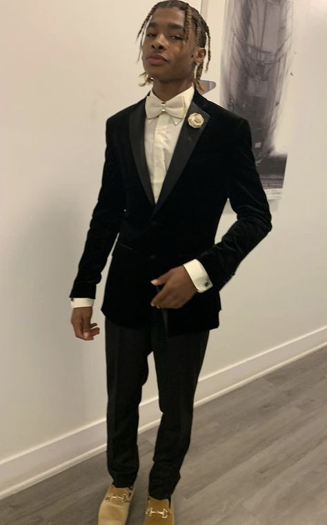 Prom Fits Men Black, Prom Suits For Men Black And Gold, Black Man Prom Outfit, Gold Prom Outfit For Guys, Black Prom Fits Men, Prom Fits For Men, Homecoming Fits Men, Black Hoco Outfits For Guys, High School Homecoming Mens Outfit