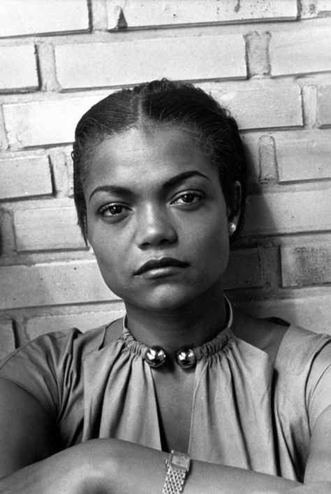 Eartha Kitt photographed by Susanne Schapowalow (1950) - 9GAG Ertha Kitt, Hollywood Glamour Aesthetic, Trailer Decor, Eartha Kitt, Imperfection Is Beauty, Beauty Icons, Hollywood Glamour, Best Funny Pictures, Dive In