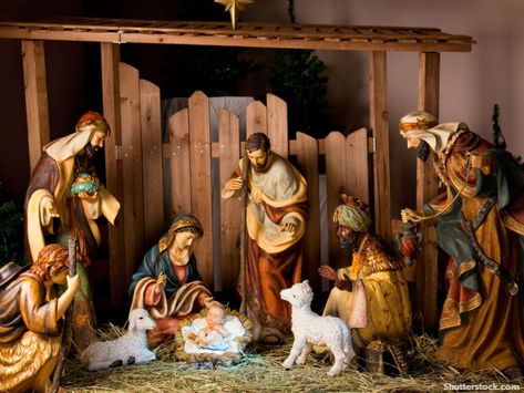 7 Christmas Prayers for this Holiday Season | Prayers for Christmas - Beliefnet Origin Of Christmas, Christmas Manger, The Nativity Story, Roman Gods, Christmas Nativity Scene, Birth Of Jesus, Holy Night, Christmas Nativity, Nativity Scene