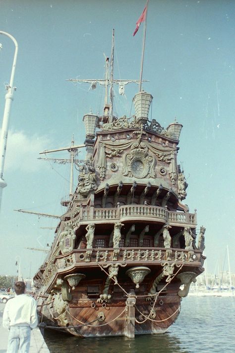 All sizes | "Pirates" ship Neptuno at Barcelona docks | Flickr - Photo Sharing! Old Pirate, Pirates Ship, Navi A Vela, Old Sailing Ships, Clipper Ship, Old Boats, Sailing Vessel, Wooden Ship, Pirate Life