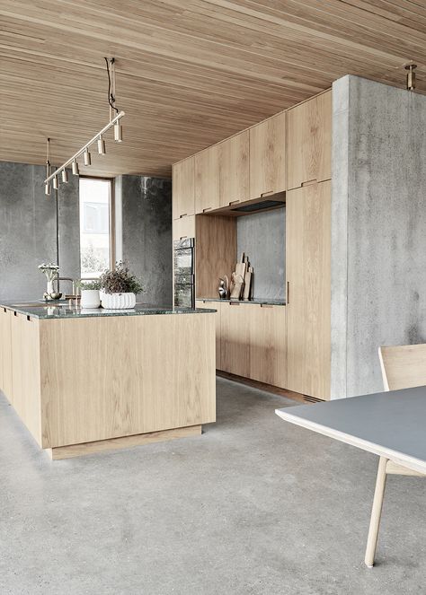 Lighting Above Kitchen Island, Lights Above Kitchen Island, Kitchen Island Hanging Lights, Miele Kitchen, Kitchen With Long Island, Happy New Home, Japandi Interior, Warm Interior, Concrete House