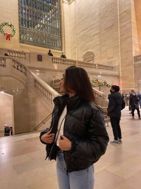 Grand Central Station | NYC | New York | outfit | puffer jacket | aesthetic | cool girl | Winter in New York | Christmas in NYC | New York City | winter | gossip girl moment Elegant Winter Outfits, Winter Outfits Nyc, Winter Outfits Black Women, Winter Going Out Outfits, New York Noel, Winter Outfits Korean, Go Out Outfit Night, Knee High Boots Outfit, Looks Adidas