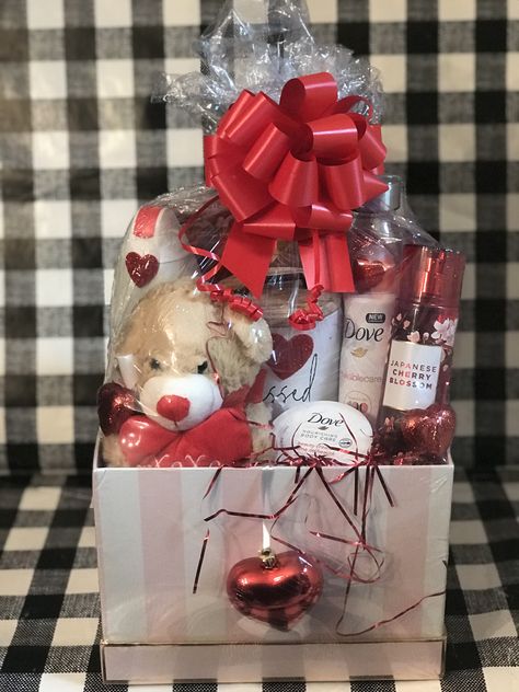 Girly Gift Baskets Valentines Day, Valentine Gift Basket, Valentine Day Hamper Gift Ideas, Valentine’s Day Basket For Friend, Valentines Gift Basket Ideas, Valentines Baskets, Valentine Basket Ideas, Valentine’s Day Basket For Him, Valentine’s Day Basket