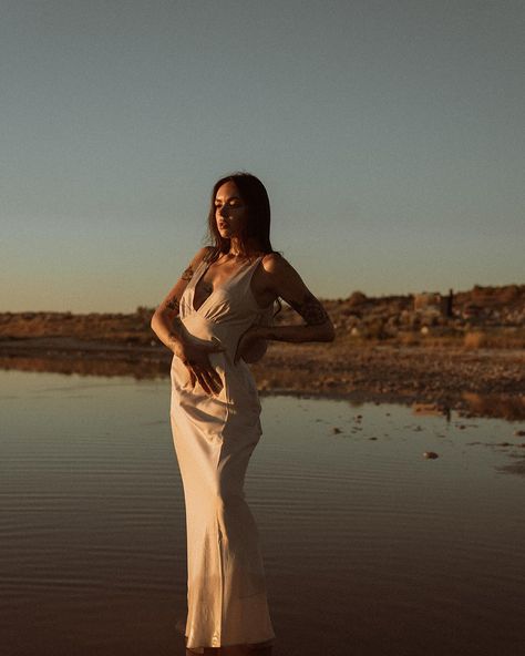 Can you believe that siren girl summer is over tomorrow? Wild. Anyway we will still love simple elegant bridal all year long 💕 📸 @courtneestone.co dress : @thetenth.house . . . . . . #utahdressrental #utahstylist #slc #pinklakes #bridal #weddings #weddinggown #elegant #stylist Makeup Art Creative, Siren Girl, Siren Series, Summer Nights Mid July, Bodycon Long Dress, Ideas Pose, Photoshoot Outdoor, Ideas Photoshoot, Mid July