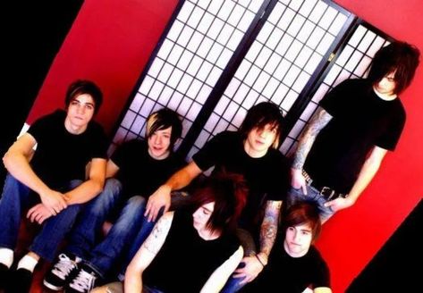 Early 2000s Emo Fashion, Scene Emo Fashion, Medium Scene Hairstyles, Early 2000s Emo, Screamo Bands, Post Hardcore Bands, Short Scene Hair, Pop Punk Bands, Men's Emo Style