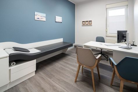 Clinic Consultation Room Design, Medical Clinic Design, Doctor Office Design, Business Office Decor, Studio Medico, Nurse Decor, Medical Office Decor, Medical Office Design, Hospital Architecture