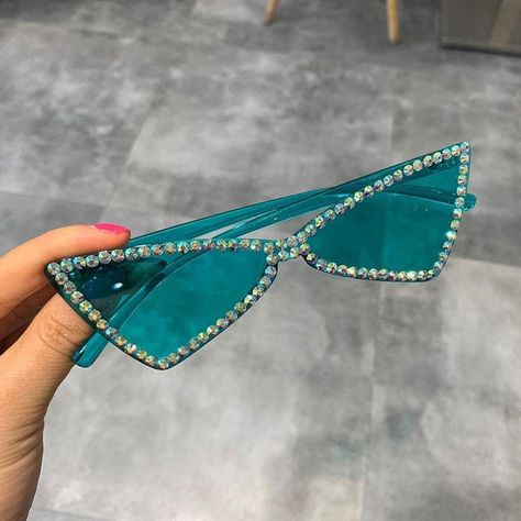 Look 80s, Diamond Cat, Rhinestone Sunglasses, Cat Eye Sunglasses Women, Cute Sunglasses, نظارات شمسية, Cute Glasses, Crystal Trim, Stylish Glasses