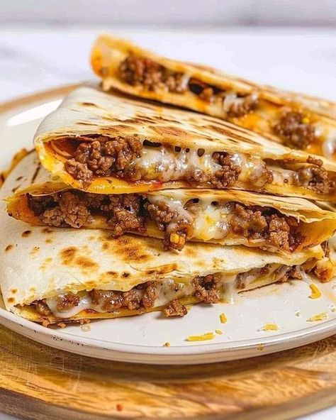 Cheesy Quesadilla, Beef Quesadillas, Mexican Foods, Old Fashioned Recipes, Quesadillas, Family Recipes, Ground Beef, Family Meals, Mexican Food Recipes