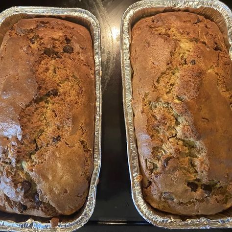 Sour Cream Zucchini Bread Recipe Cramberry Salad, Bread With Sour Cream, Summer Squash Bread, Zucchini Dinner Recipes, Moist Zucchini Bread, Sweet Banana Bread, Zucchini Bread Recipe, Chocolate Zucchini Bread, Sour Cream Recipes