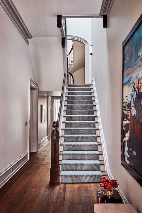 A Historic Philadelphia Townhouse Undergoes a Modern Revival Photos | Architectural Digest Brownstone Staircase, Philadelphia Townhouse, Townhouse Stairs, Brownstone Interiors, Luxury Stairs, Historic Philadelphia, Townhouse Interior, Yellow Houses, Row House