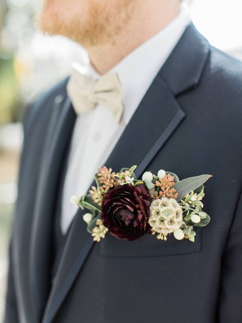 Pocket Boutonniere, Wedding Party Flowers, Greenhouse Wedding, Wedding Day Gifts, Groom Looks, Floral Pocket, Corsage Wedding, Boutonniere Wedding, Groom And Groomsmen