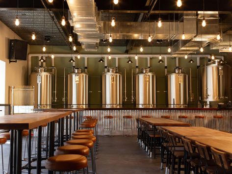 Taproom Design Brewery, Brewery Interior Design, Micro Brewery Design, Beer Bar Design, Brewery Interior, Brewery Decor, Beer Factory, Brewery Bar, Brewery Restaurant