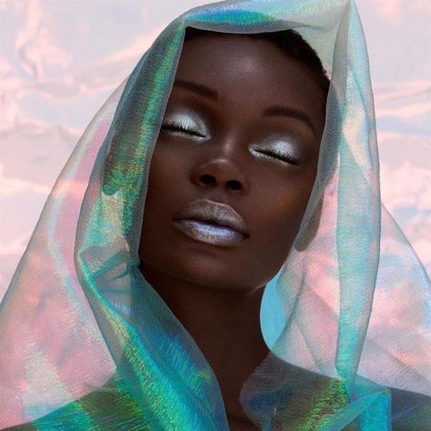 Holographic Makeup, Make Up Inspiration, Shotting Photo, Eyes Closed, Looks Black, Editorial Makeup, Makati, Fenty Beauty, Black Is Beautiful