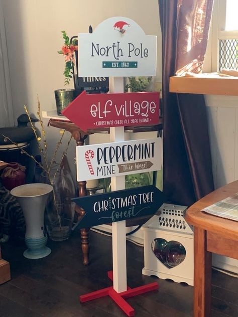 Chalk Couture Christmas Ideas, Christmas Bazar, Christmas Signage, Christmas Craft Show, Chalk Crafts, Chalk Design, Dollar Tree Christmas, Etsy Diy, Directional Signs