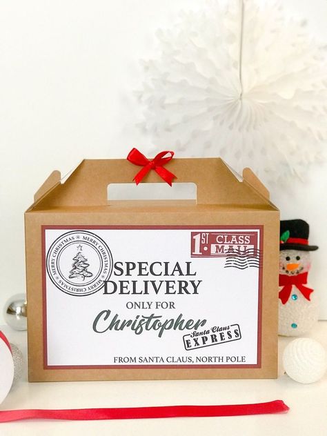 Christmas Box Ideas, Diy Christmas Eve Box, Hampers Christmas, Xmas Hampers, Xmas Eve Boxes, Christmas Hampers, Christmas Crafts To Sell, Christmas Boxes, Christmas Eve Gift