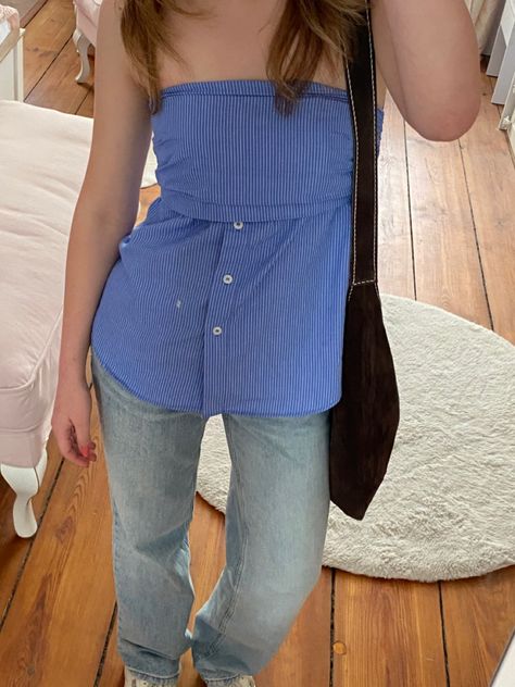 stockholm style, spring outfit Sleeveless T Shirts Women, Coastal Granny, Short Blouse, Top Azul, Fall Outfits Y2k, Stockholm Style, Short Blouses, Backless Crop Top, Womens Camisoles