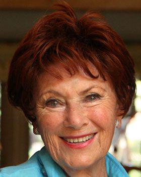 Marion Ross Long before she became an iconic TV mom, Marion Ross — a.k.a. Mrs. Cunningham from “Happy Days” — dreamed of becoming an actress. Marion Ross, Tv Moms, Laverne & Shirley, Character Board, Becoming An Actress, Vintage Tv, Hollywood Star, Hollywood Walk Of Fame, Elizabeth Taylor