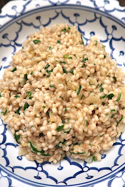 Scrumpdillyicious: Pearl Barley Risotto with Lemon, Parsley & Parmesan Barley Side Dish, How To Cook Pearl Barley, Barley Dishes, Barley Side Dishes, Barley Pilaf, Quick Barley Recipes, Pearl Barley Recipes Healthy, Barley Salads, Barley Side Dish Recipes