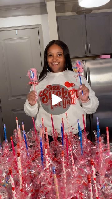 100K likes, 1,606 comments - iamkimberlynikole on January 10, 2024: "Alright I know I’ve been promising this video on the Valentine’s lollipop for over a week and..." Lollipop Centerpiece, Lollipops Diy, Valentine's Diy, Candy Centerpiece, School Party Favors, Giant Lollipops, Lollipop Tree, Candy Lady, Lollipop Favors