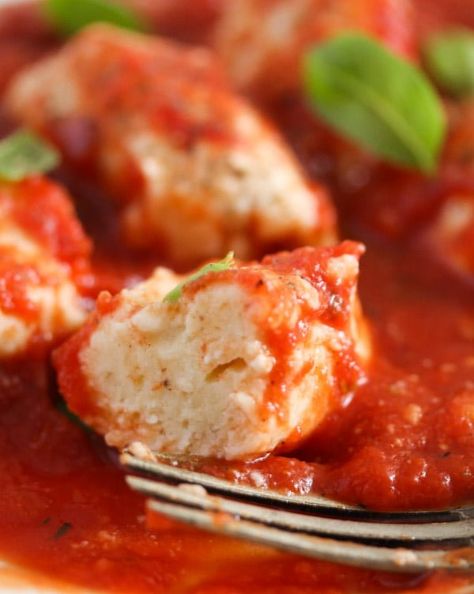 Gnudi Recipe, Tomato Sauce Italian, Ricotta Dumplings, Sauce Tartare, Italian Dinner Recipes, Italian Pasta Recipes, Italian Dinner, Sauce Tomate, Noodle Dishes