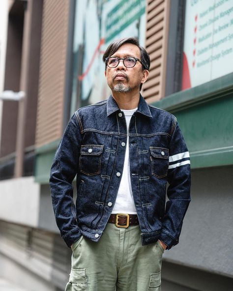 Kronoz Denim on Instagram: “Momotaro Jeans 03-051 12oz 'Going To Battle' Type 2nd Denim Jacket Handcrafted in the Denim Capital of Okayama, Japan. The '03-051 GTB…” Type 2 Denim Jacket, Momotaro Jeans, Denim Outfit Men, Okayama Japan, Stylish Men Wear, Types Of Jeans, Denim Outfits, Okayama, Men Wear