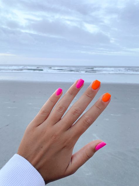 Plain Colorful Nails, Summer Neon Outfits, Multiple Color Nails Summer, Simple Pink And Orange Nails, Dual Color Nails, Pink And Orange Nails Summer Short, Orange And Pink Short Nails, Pink And Orange Manicure, Neon Nails Pink And Orange